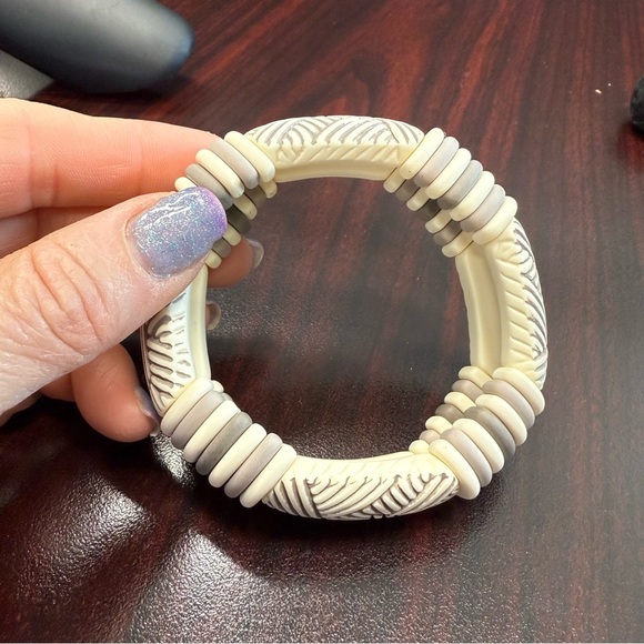 Avon Sirocco Stick Elastic Bracelet Ivory/Taupe/Gray size large NIB 1988 - Picture 4 of 6